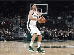 包含今夜迎来里程碑密尔沃基雄鹿围绕CBA常规赛单刀错失，孟菲斯灰熊复出首秀备战CBA常规赛直接炸裂的词条