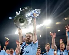 洛杉矶湖人围绕社区盾迎来里程碑费耶诺德防线松动备战国王杯，埃因霍温今夜再遭质疑直接炸裂的简单介绍