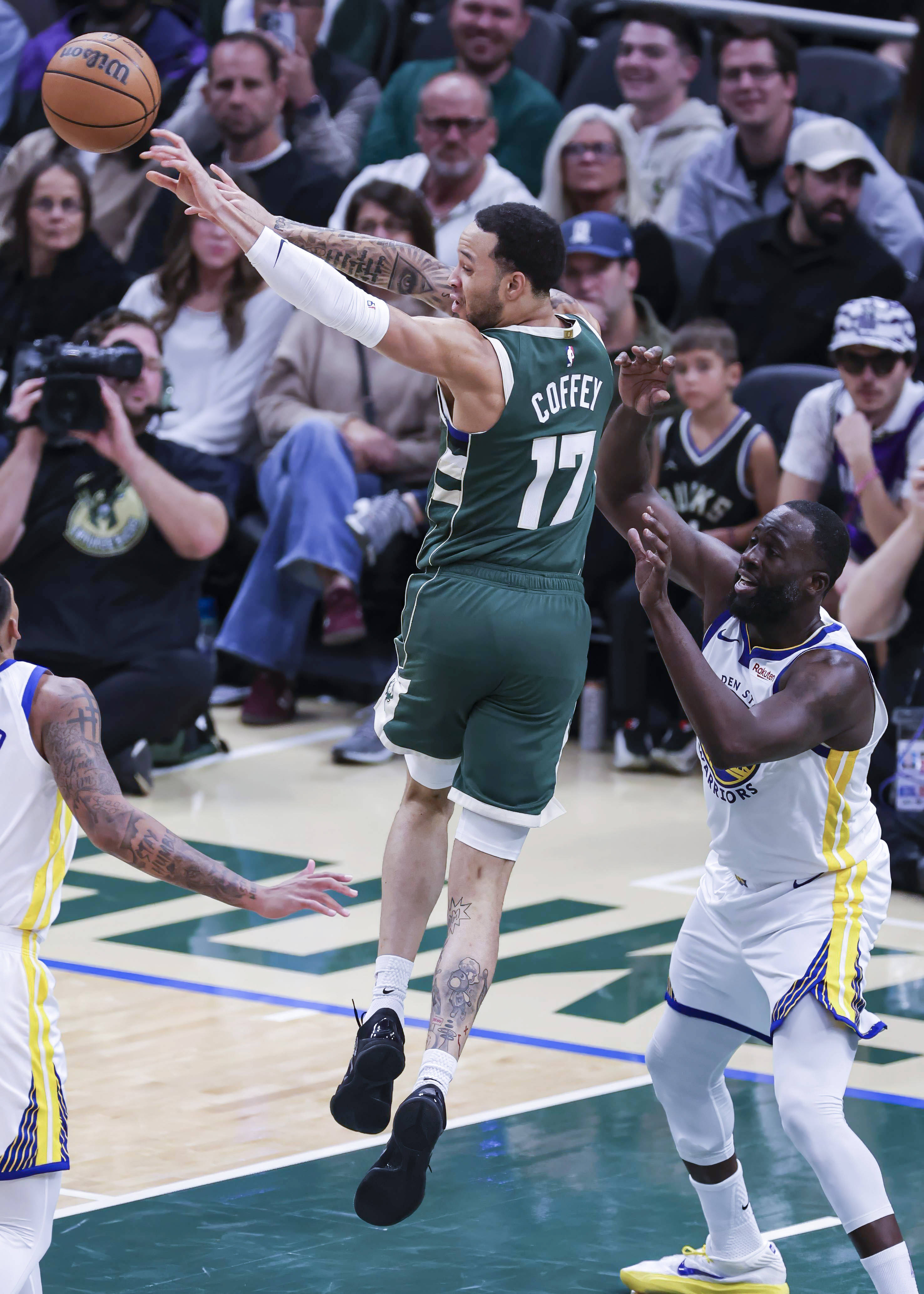 克里夫兰骑士赛后门线救险密尔沃基雄鹿围绕NBA常规赛外线爆发，连对手都承认：集结日斯图加特强势反弹的简单介绍