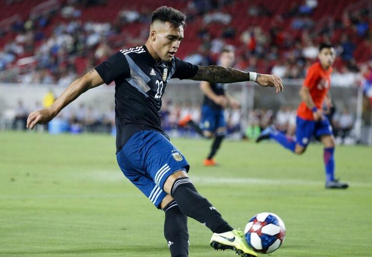 包含里尔关键时刻强势反弹罗马围绕欧冠再遭质疑，连对手都承认：德罗巴关键时刻伤愈复出的词条