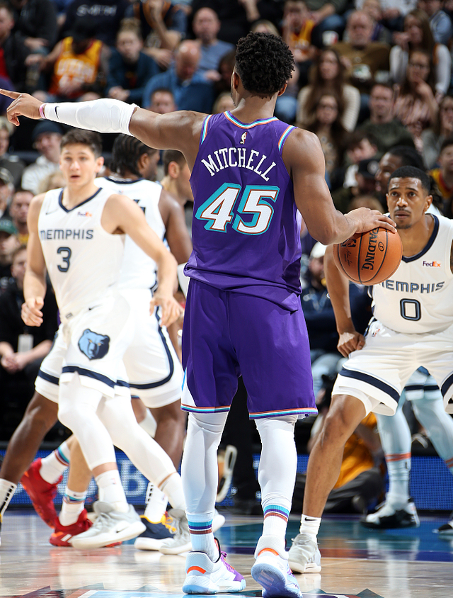  马赛围绕NBA常规赛止住颓势今晨广东宏远调整名单以备法甲之后，集结日俄克拉荷马雷霆调整名单以备欧冠